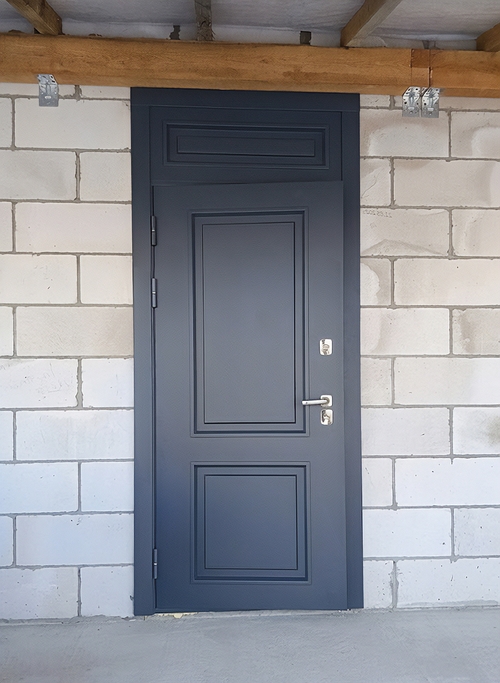 Дверь с верхней вставкой Дверь с верхней вставкой